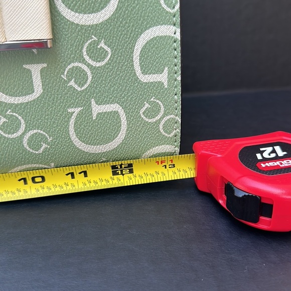 New GUESS Oak Park Logo Carryall - Picture 10 of 13